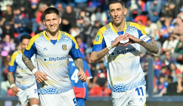 Imagen de Di María cambió por gol un polémico penal y le dio aire a Almirón
