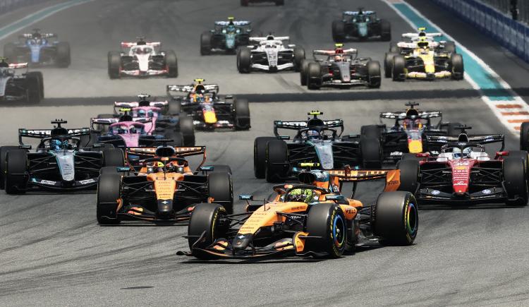 Imagen de Colapinto se tocó con Verstappen en la largada y terminó décimo en la Sprint del GP de Miami