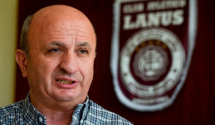 Imagen de Nicolás Russo, a fondo: palo a Verón, el título de Rosario Central y ¿Lanús entre los cinco grandes?