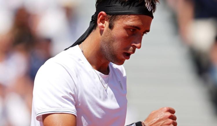 Imagen de Tomás Etcheverry logró el mejor triunfo de su carrera y avanzó a tercera ronda de Roland Garros