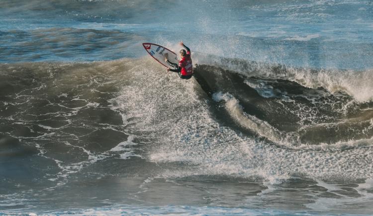 Imagen de Olas de tres metros y un torneazo de surf que coronó a los campeones argentinos