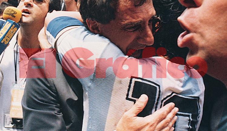 Imagen de La desconocida historia de los zapatos embarrados de Carlos Bilardo