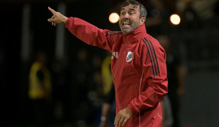 Imagen de Coudet, entre lo que quiere y lo que puede su River: "Jugamos a lo que tenemos que jugar para ganar"