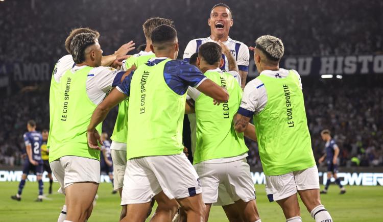 Imagen de Talleres le pinchó el globo a Huracán y es el único escolta de Vélez