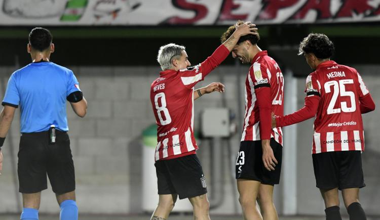 Imagen de Sin despeinarse, Estudiantes ganó y quedó primero en su grupo de la Libertadores