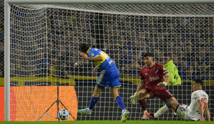 Imagen de Así fue el debut de Edinson Cavani en Boca: gol increíble errado, clasificación y felicidad