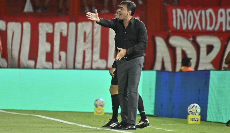 Imagen de La furia de Gustavo Quinteros: reclamos por dos penales y un duro diagnóstico sobre la fragilidad del Rojo