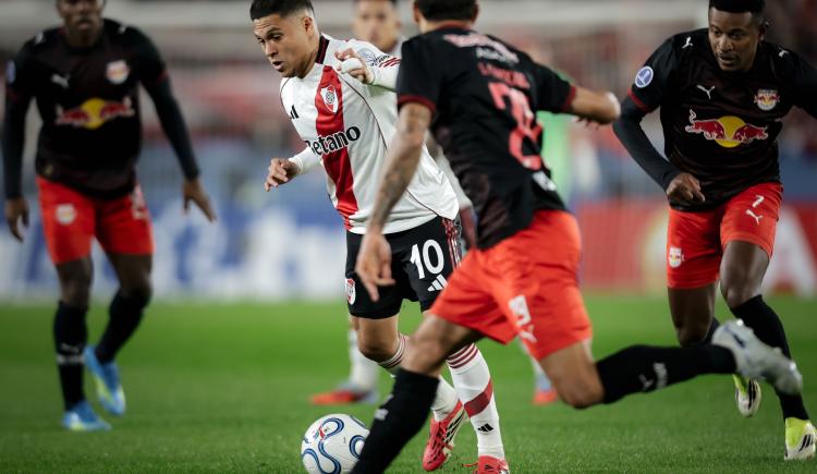 Imagen de El River muletto empató agónicamente con Bragantino y se afianzó en la cima de su grupo