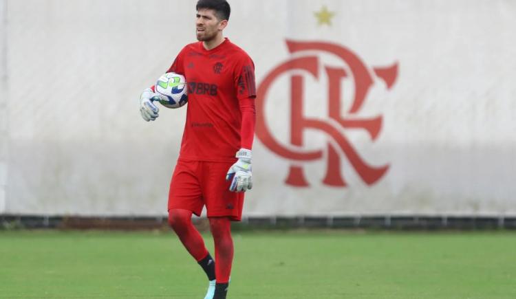 Imagen de Agustín Rossi y la chance de debutar en el clásico "Da Rivalidade"