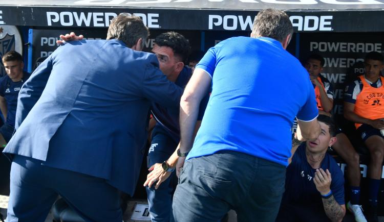 Imagen de Viral: el cortante saludo entre Guillermo Barros Schelotto y Carlos Tevez