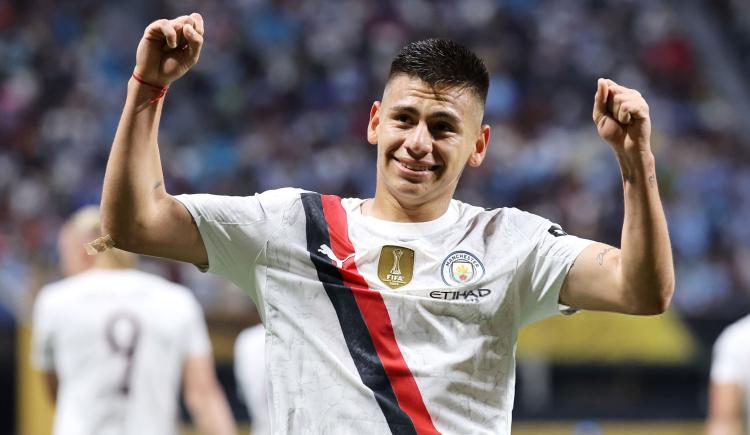 Imagen de Podría dejar la Premier: los dos clubes interesados en Claudio Echeverri