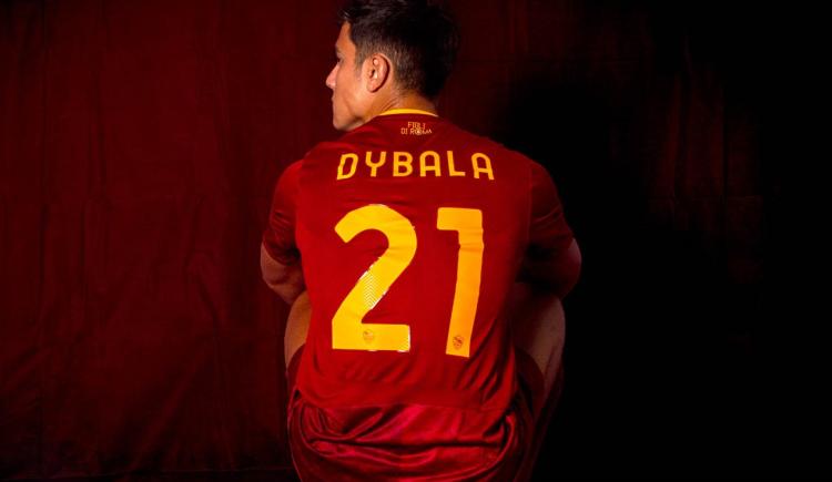 Imagen de En el día de su presentación, los hinchas de la Roma agotaron camiseta de Paulo Dybala