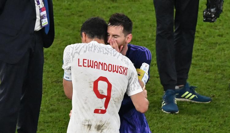 Imagen de Robert Lewandowski dio detalles del cruce con Lionel Messi: ¿qué se dijeron?