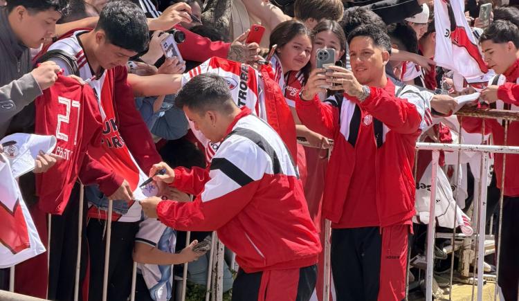 Imagen de La formación de River para visitar a Sarmiento