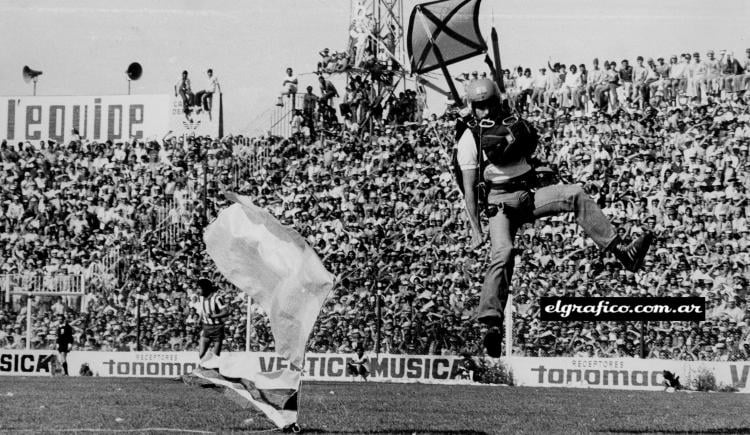 Imagen de 1976. Paracaidista en el sentido estricto