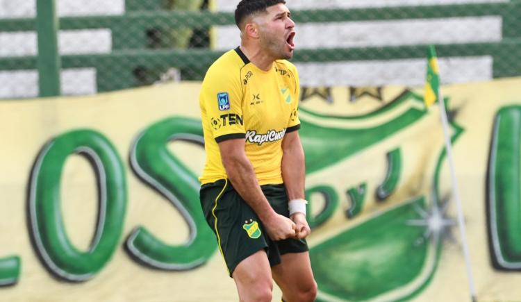 Imagen de Defensa se hizo fuerte en Varela ante Riestra y volvió al triunfo después de 119 días
