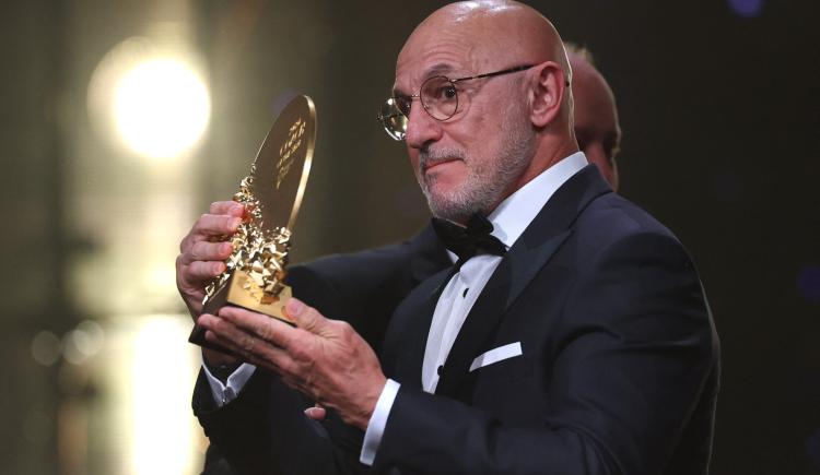 Imagen de Luis de la Fuente se suma a los ganadores del premio al mejor entrenador y agiganta su leyenda