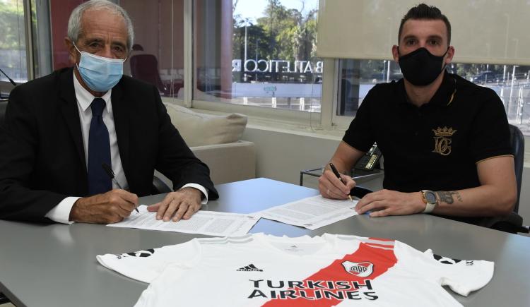 Imagen de ARMANI RENOVÓ CON RIVER HASTA 2023