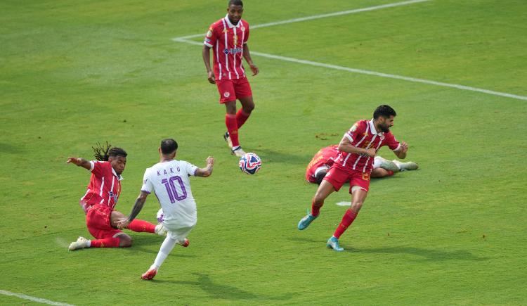 Imagen de Con un gol de Kaku Romero Gamarra, Al Ain venció a Wydad en la despedida de ambos del Mundial de Clubes