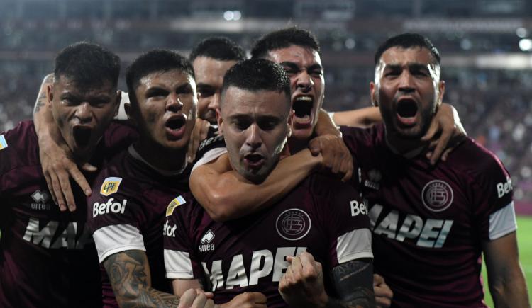 Imagen de Racing fue débil en la Fortaleza y perdió el invicto ante Lanús