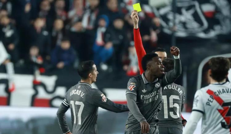 Imagen de El show de Vinicius en Vallecas: burlas cruzadas y denuncias por parte de LaLiga
