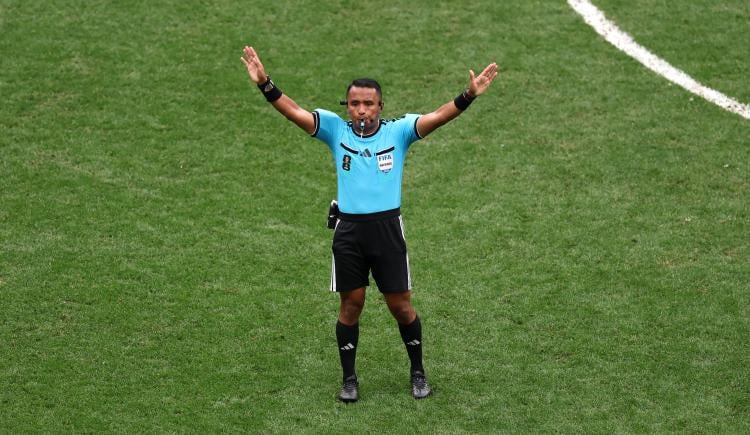 Imagen de La FIFA definió los árbitros para la semifinal entre Francia y España