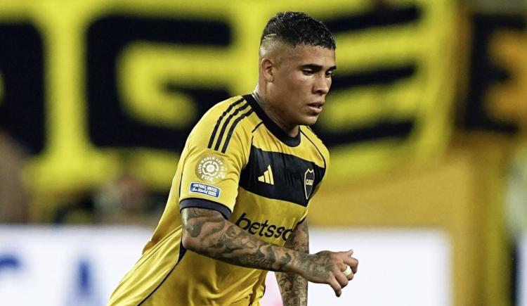 Imagen de Boca, en serios apuros: se desgarró Ayrton Costa y se le acaban los zagueros