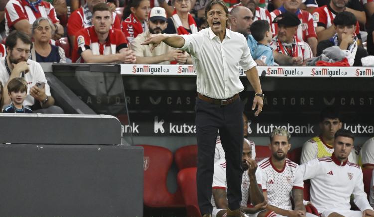 Imagen de Matías Almeyda debutó con el pie izquierdo en Sevilla