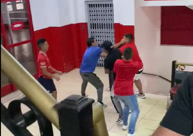 Imagen de Independiente, sin paz: hubo golpes en la Asamblea