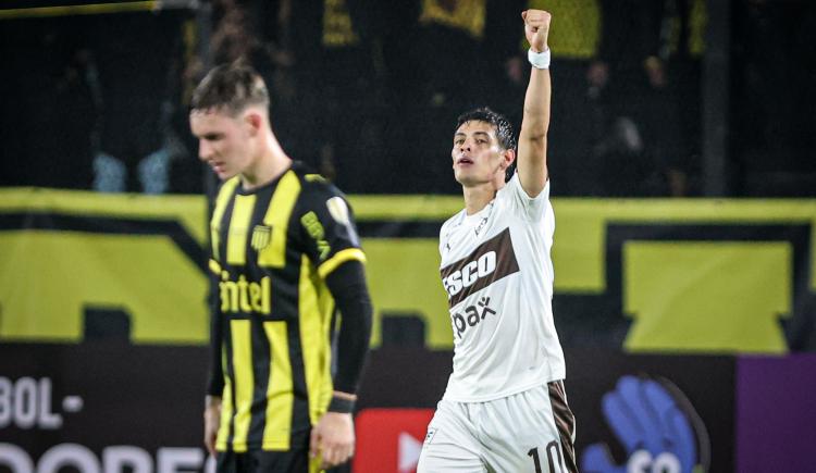 Imagen de ¿La hazaña de Platense fue histórica? Cuántos años de invicto le arrebató a Peñarol en el Campeón del Siglo
