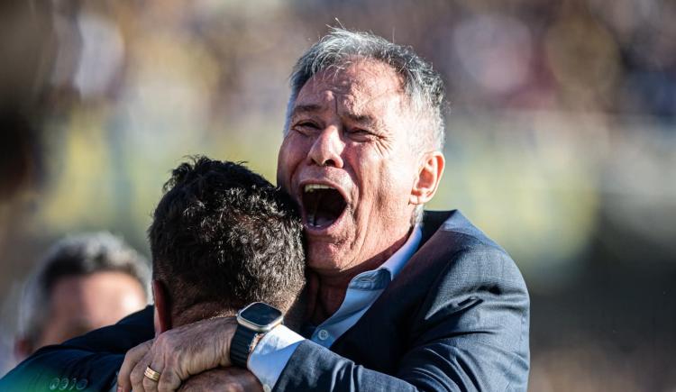 Imagen de La reacción de Ariel Holan ante el gol olímpico de Ángel Di María
