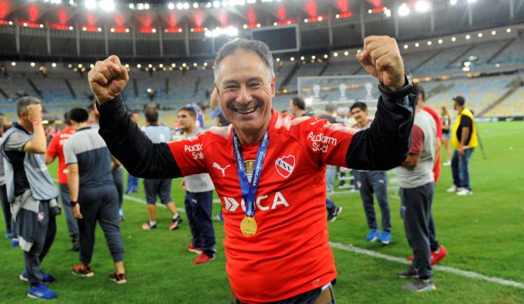 Imagen de Ariel Holan: el recuerdo de su paso por Independiente y la Sudamericana obtenida en el Maracaná
