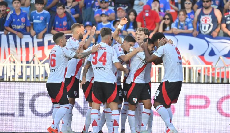Imagen de River fue aplicado y abrió su año con victoria 2-1 ante Universidad de Chile