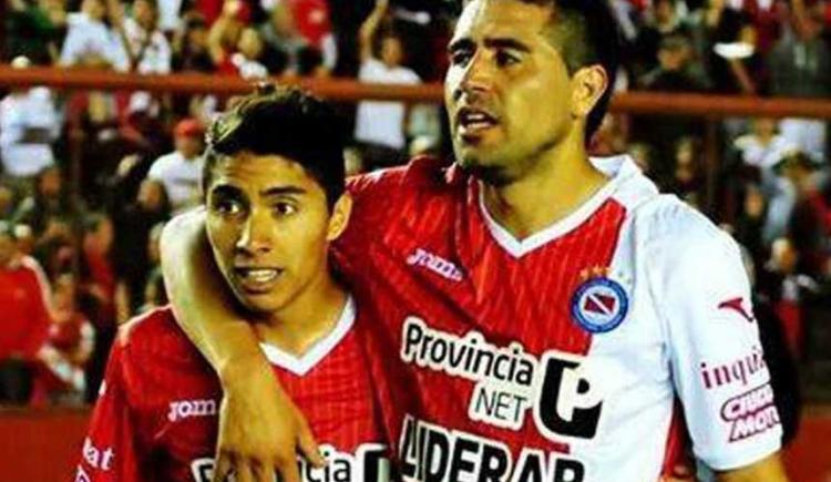 Imagen de Estuvo preso por homicidio, jugó con Riquelme y será rival de Racing
