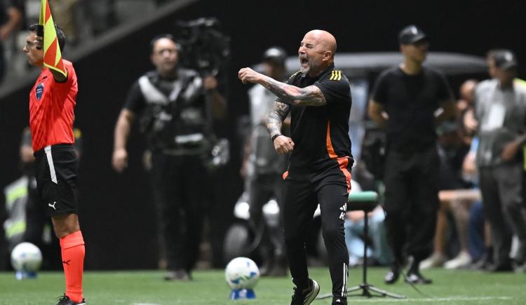 Imagen de El Atlético Mineiro de Sampaoli lo ganó en el final y es el segundo semifinalista de la Sudamericana