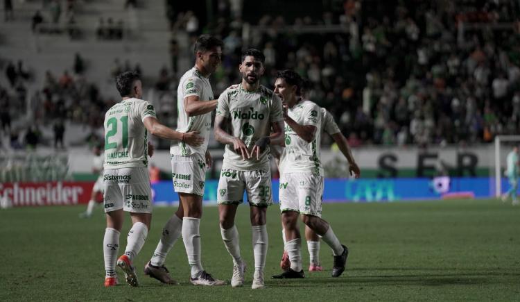 Imagen de Sarmiento logró un empate agónico en la cancha de Banfield