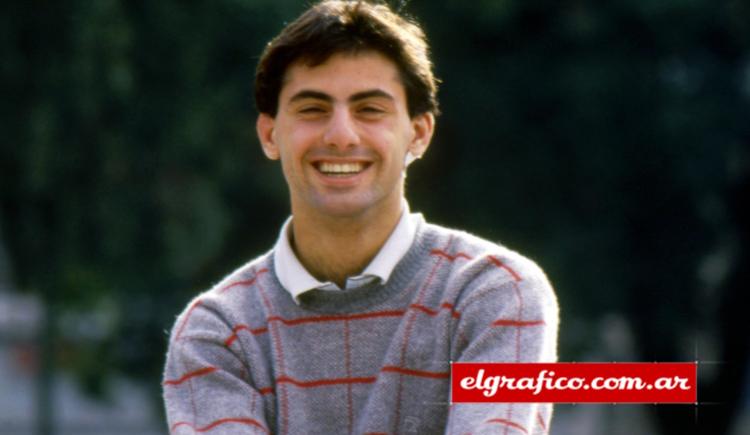Imagen de 1988. Latorre ilumina a Boca