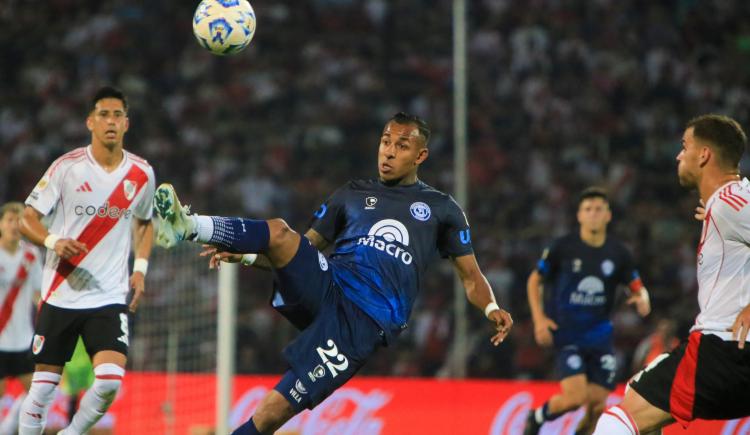 Imagen de El golazo de Sebastián Villa ante River