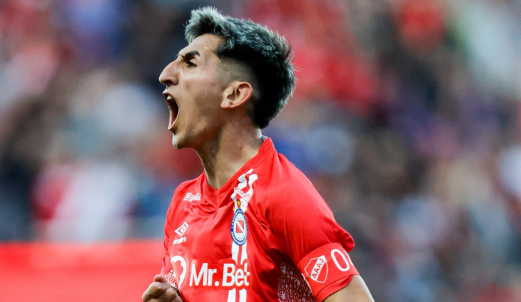 Imagen de Argentinos se lo dio vuelta a Aldosivi en La Paternal y lidera la anual