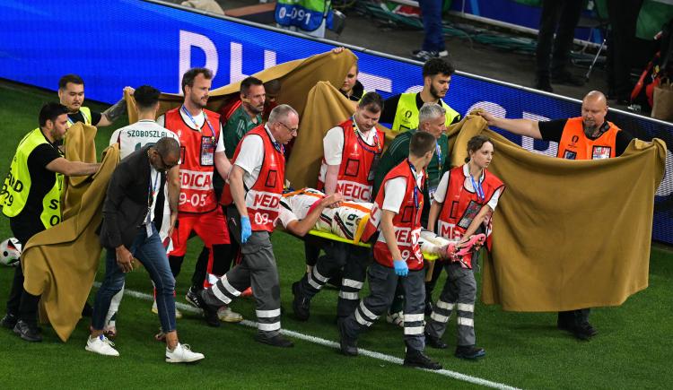 Imagen de Conmoción en la Eurocopa: un jugador fue retirado en ambulancia tras un episodio de convulsión