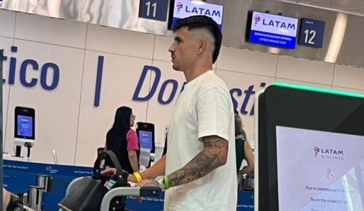 Imagen de Adam Bareiro, entre el cariño de los de Boca y algún grito de "traidor"