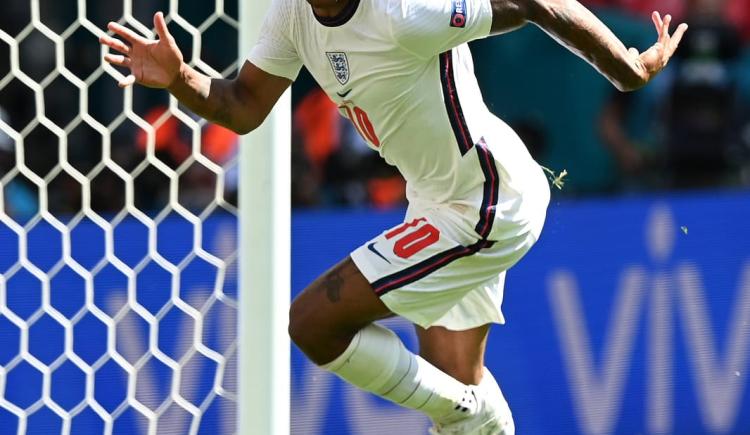 Imagen de INGLATERRA DEBUTÓ CON EL PIE DERECHO