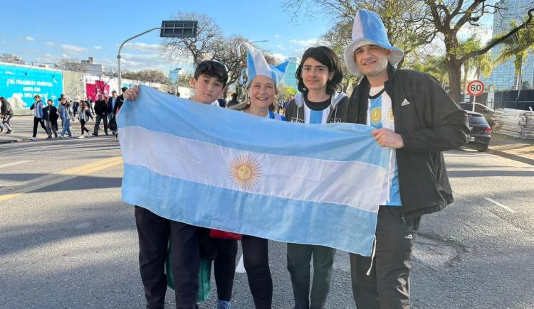 Imagen de Argentina - Paraguay: el color celeste y blanco de la previa