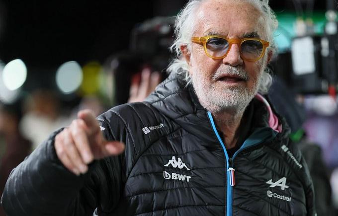 Imagen de Flavio Briatore, el capo de Alpine, y la bienvenida a Colapinto: "Entre los mejores"