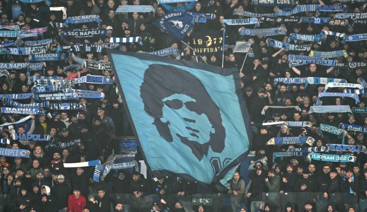 Imagen de Emotivo homenaje de Napoli a Maradona en el quinto aniversario de su muerte
