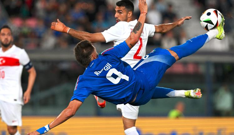 Imagen de Mateo Retegui, titular en el empate entre Italia y Turquía