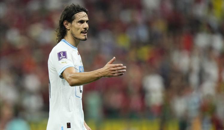 Imagen de Cavani, con los tapones de punta: "Hay que preguntarle a Alonso por la táctica"