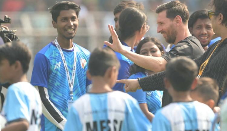 Imagen de La calma después de la tormenta: Messi continúa su periplo en la India con más tranquilidad