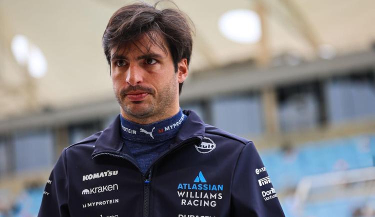 Imagen de Carlos Sainz Jr. fue el más veloz en el segundo día de prácticas de Baréin