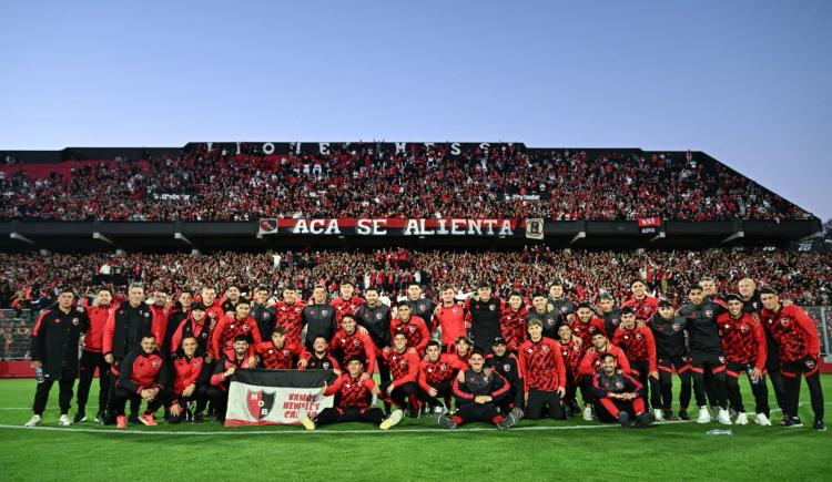 Imagen de Newell's ya vive el clásico: banderazo multitudinario previo a visitar a Central